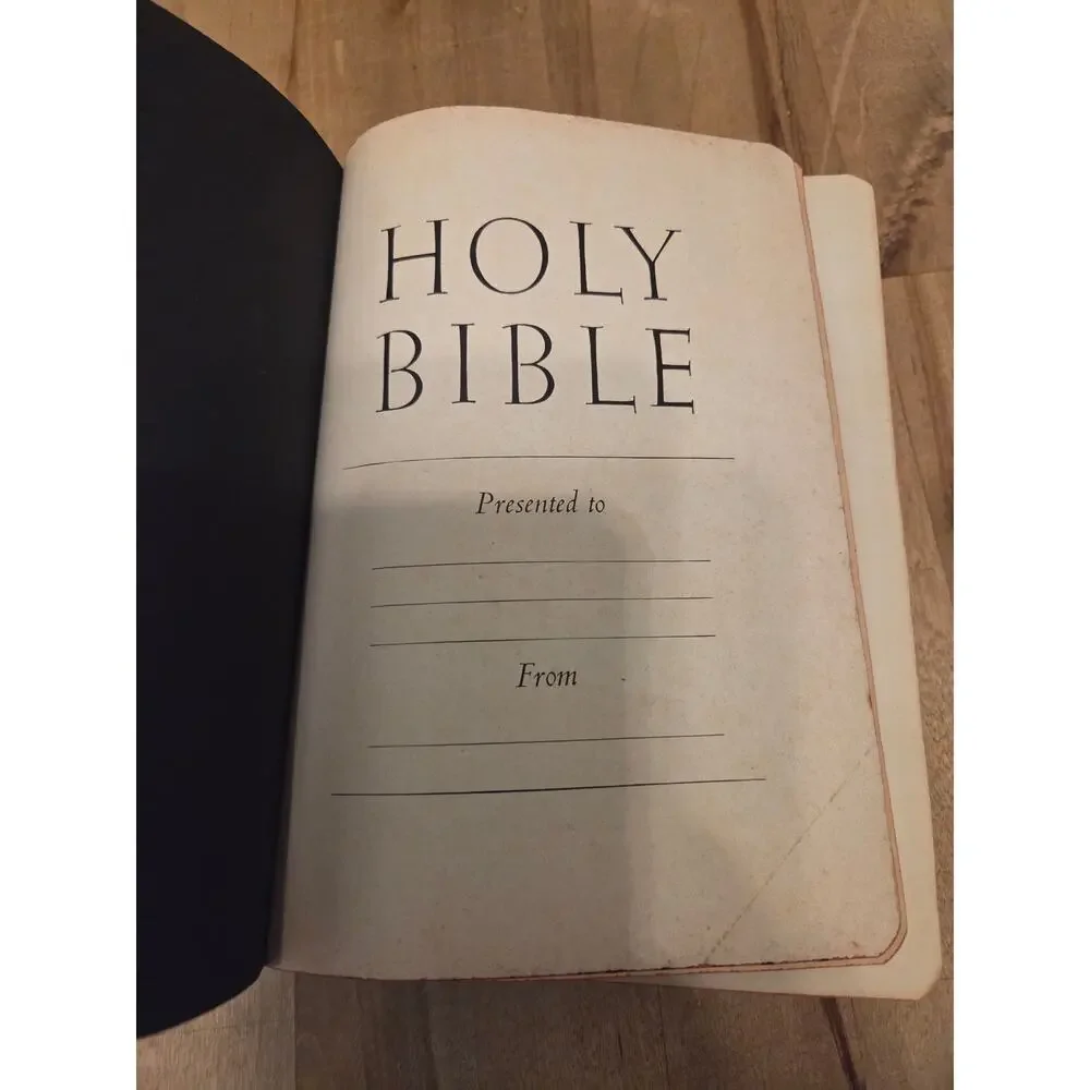 Vintage 1930s KJV World Publishing Holy Bible. Black pebble leather, great shape